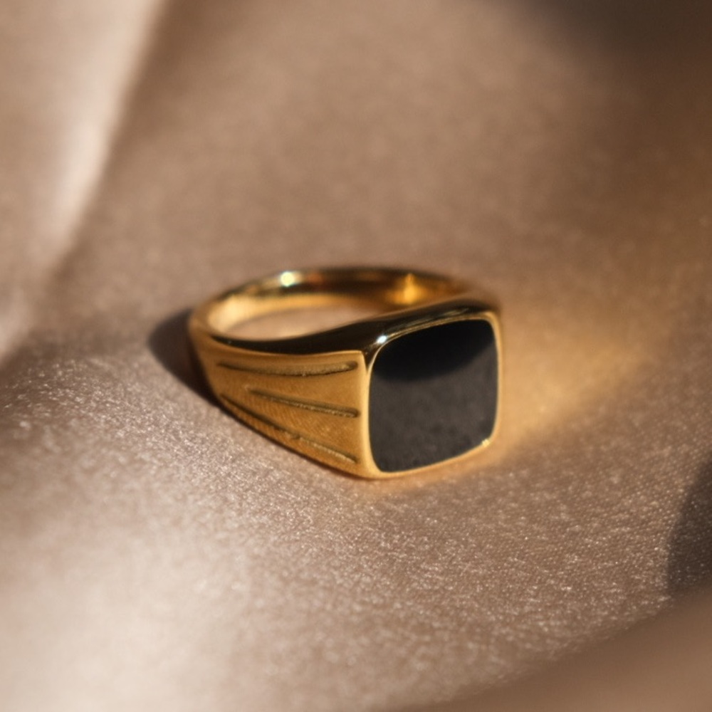 CLOSING SALE 🔥18K Gold Plated Black Spinel Signet Ring